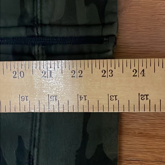 Hollister Men’s Size Medium Green Camo Logo Full Zipper 2 Front Pockets - Picture 6 of 12